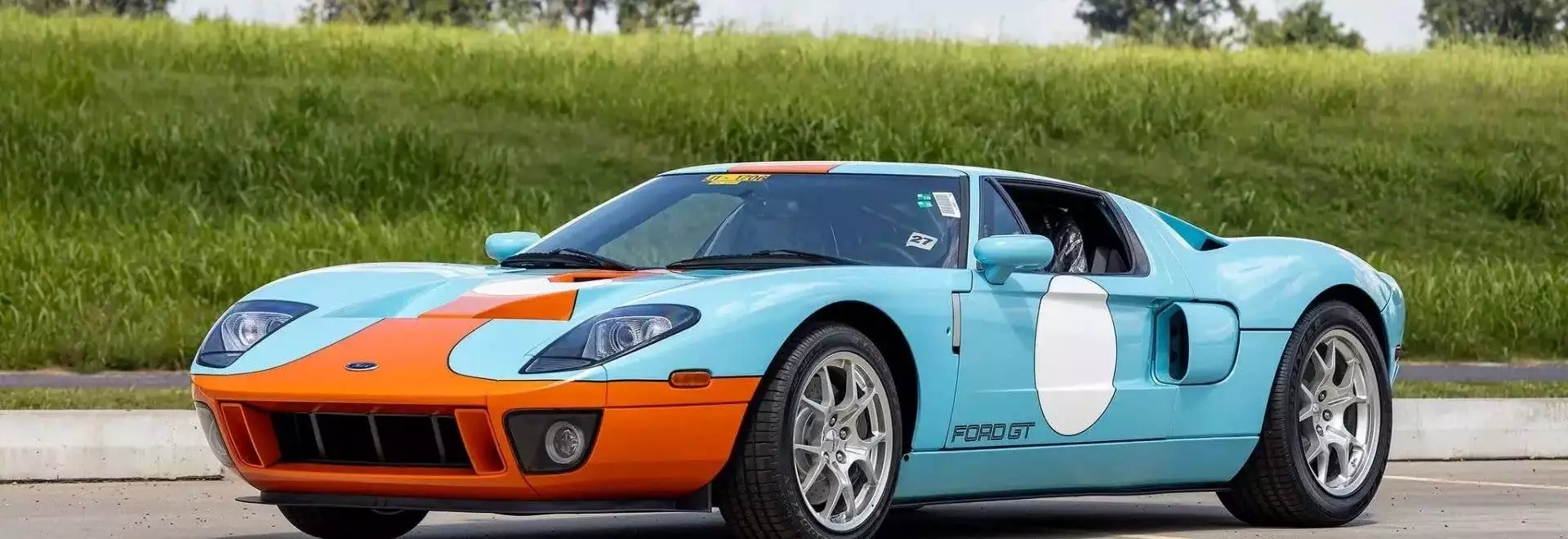 Ultra-Low Mileage 2006 Ford GT Heritage Edition Smashes Auction Records, Selling for $2.1 Million