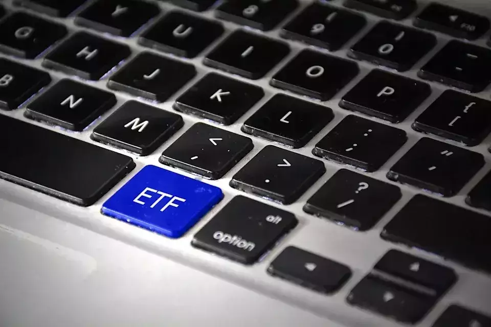Optimizing S&P 500 Index Investing: VOO vs. VFIAX