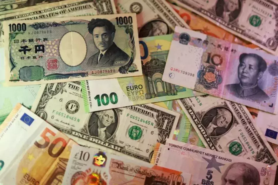 Dollar's Position Stabilizes Amidst Job Report Aftermath, Inflation Data Looms