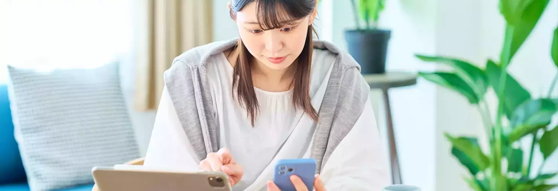 The Digital Divide: Unpacking the Advantages and Disadvantages of Online Checking Accounts