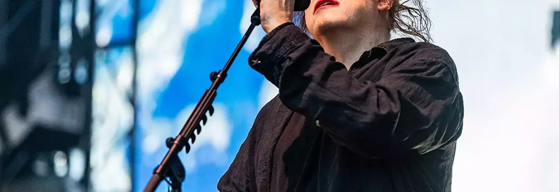 The Cure's Moving Performance at Øyafestivalen: A Nostalgic Journey with Robert Smith