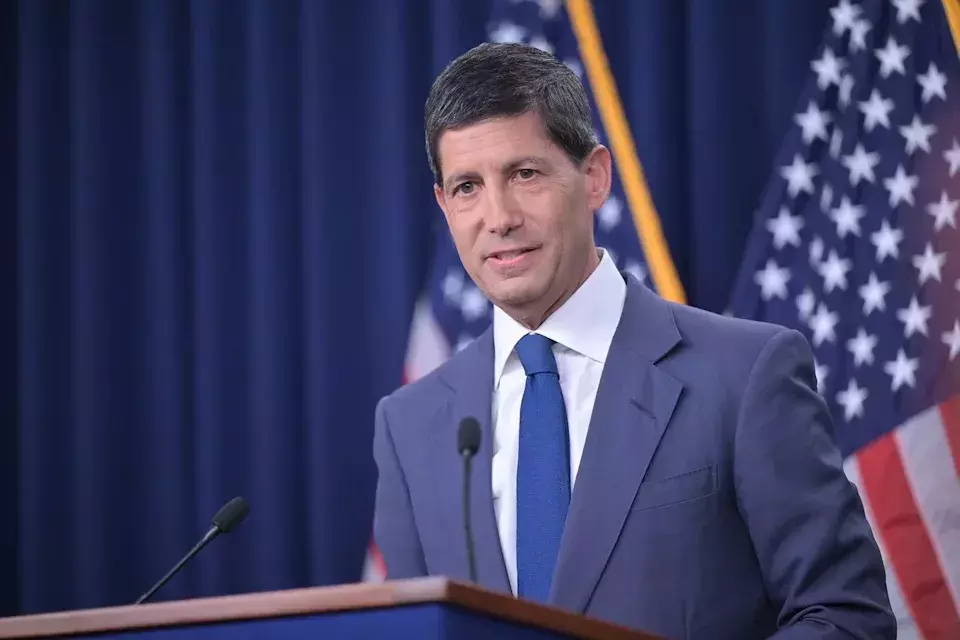 Federal Reserve's New Direction Under Warsh: Reforms and Market Implications