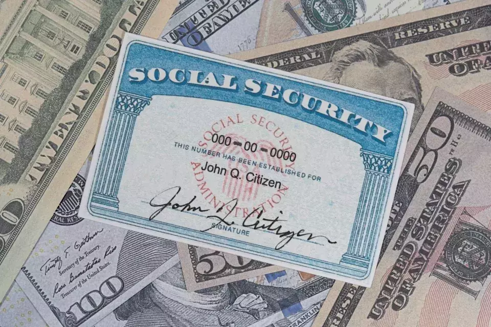 Optimal Social Security Claiming Strategies: Early vs. Delayed Benefits
