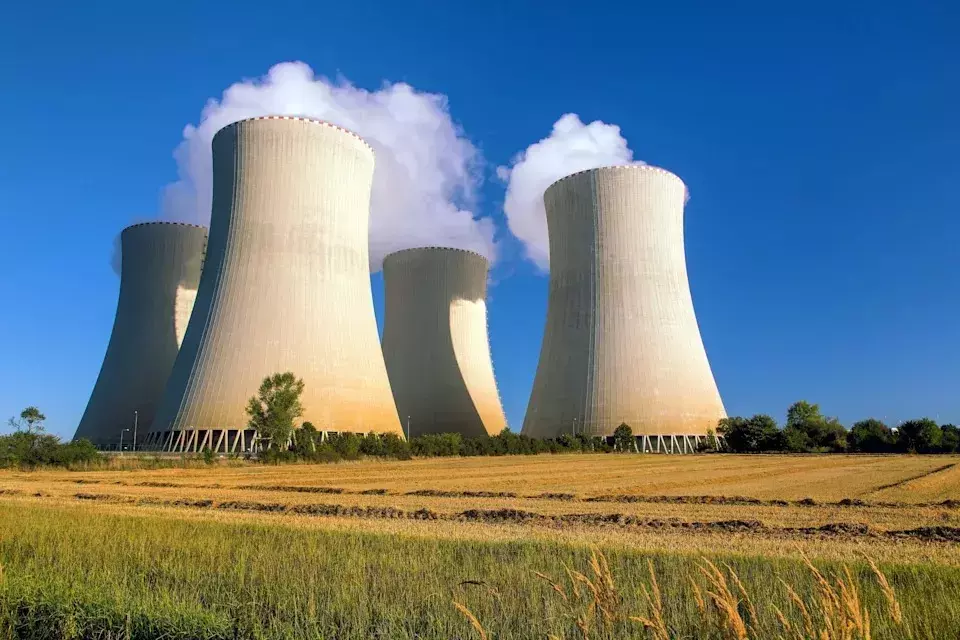 NuScale Power Faces Significant Financial Headwinds Amidst Revenue Decline and New Share Offering