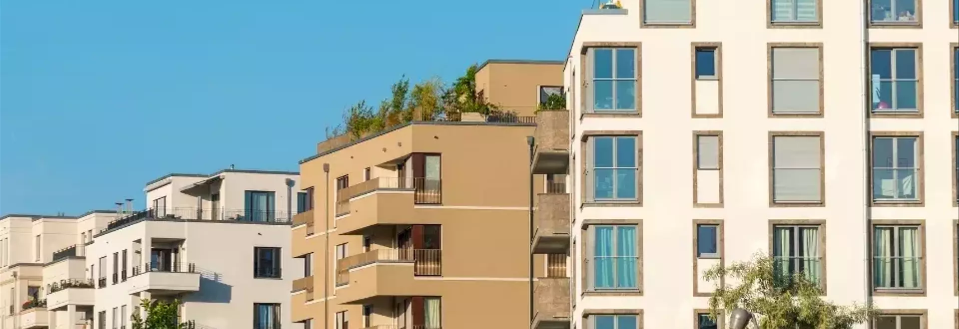 Dallas Apartment Foreclosure Displaces Residents Amidst Rising Housing Costs