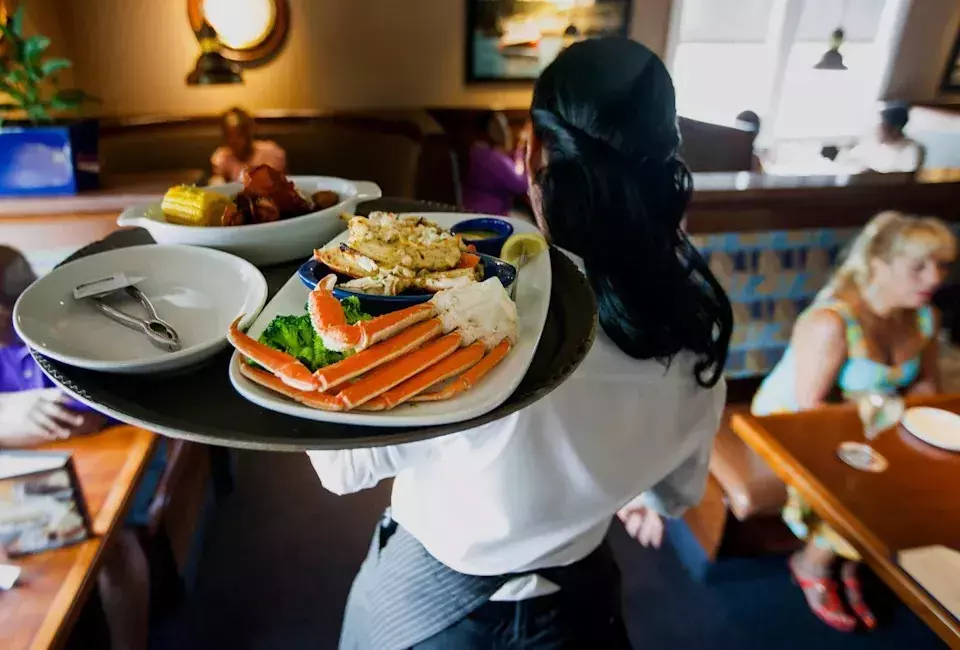 Red Lobster Revitalizes "Endless Shrimp" Offer Amidst Financial Turnaround