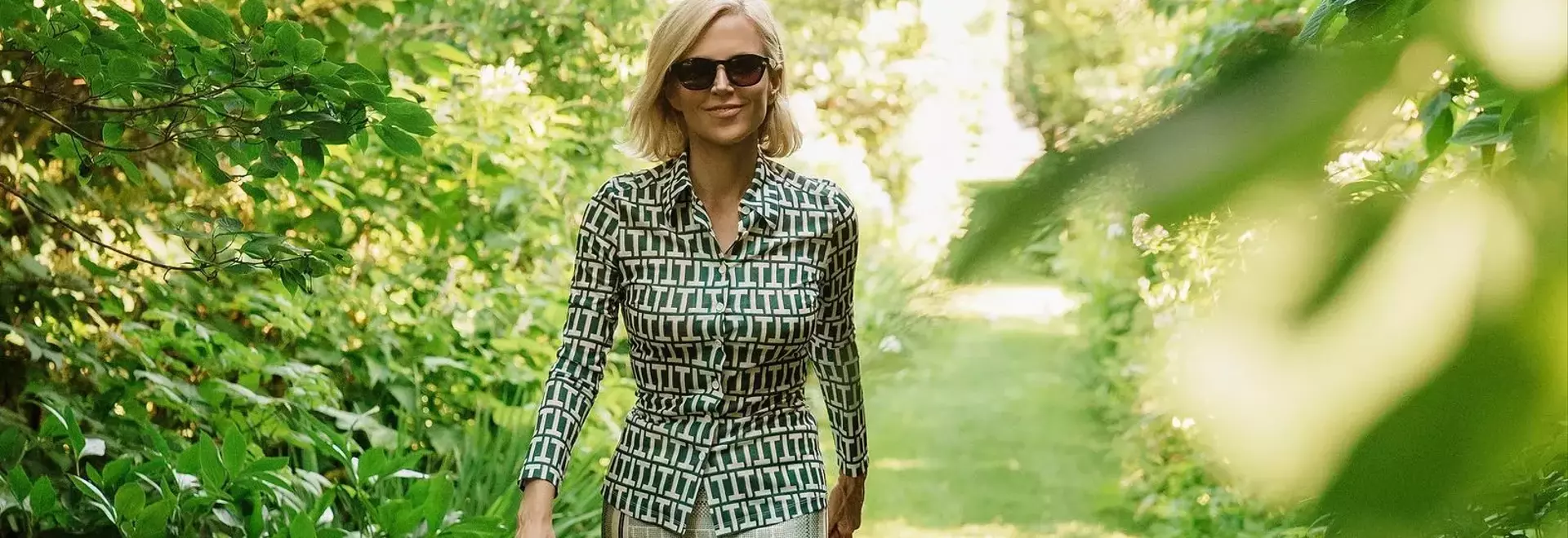Tory Burch's Canine Companions: A Tale of Two Poodles