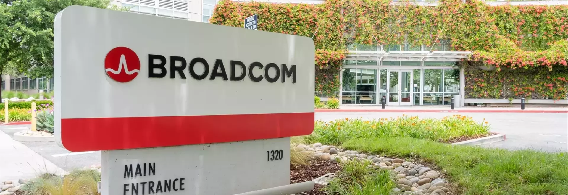 Broadcom's AI-Driven Surge: A High-Conviction Buy Despite Market Skepticism