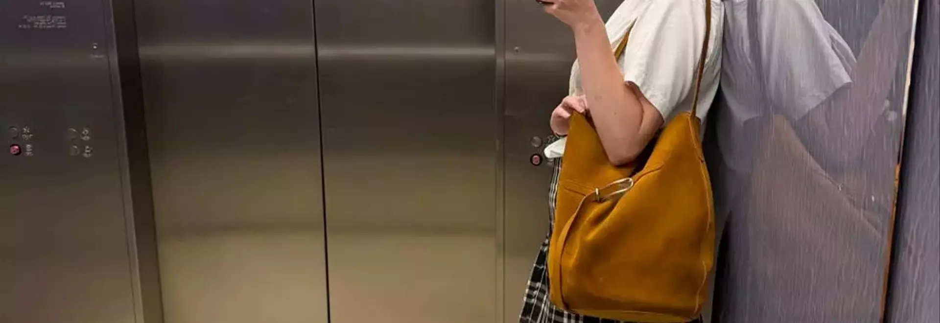 The Enduring Appeal of Liffner's Belted Bucket Bag: A Stylish and Versatile Everyday Companion