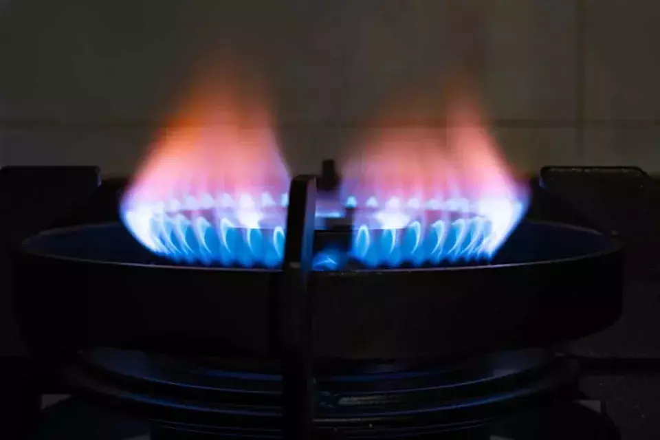 Natural Gas Prices Decline Alongside Crude Oil Amidst Market Fluctuations