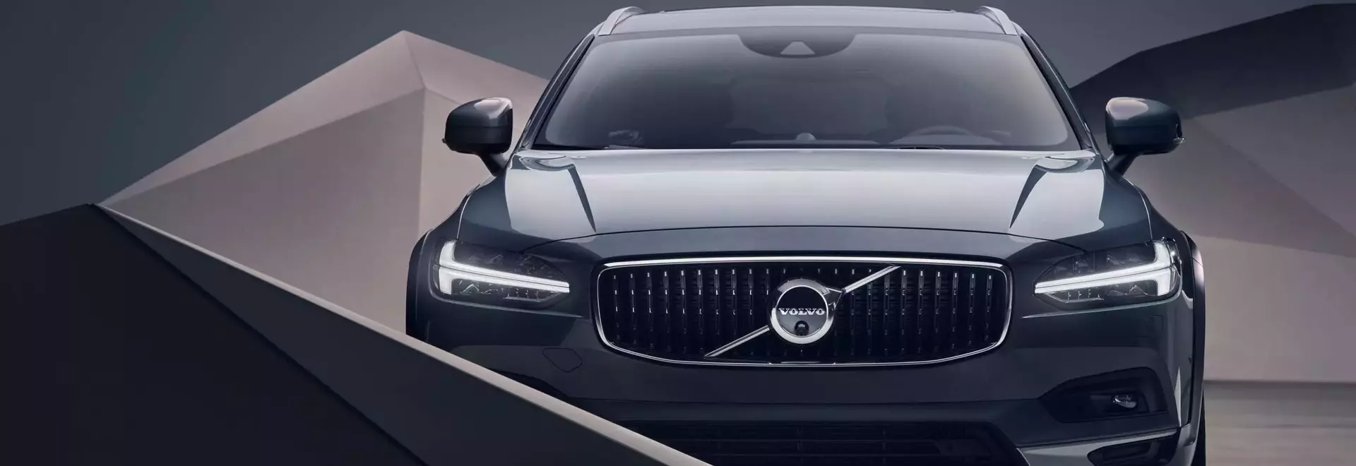 2025 Volvo V90 Cross Country: A Detailed Review of Features and Performance