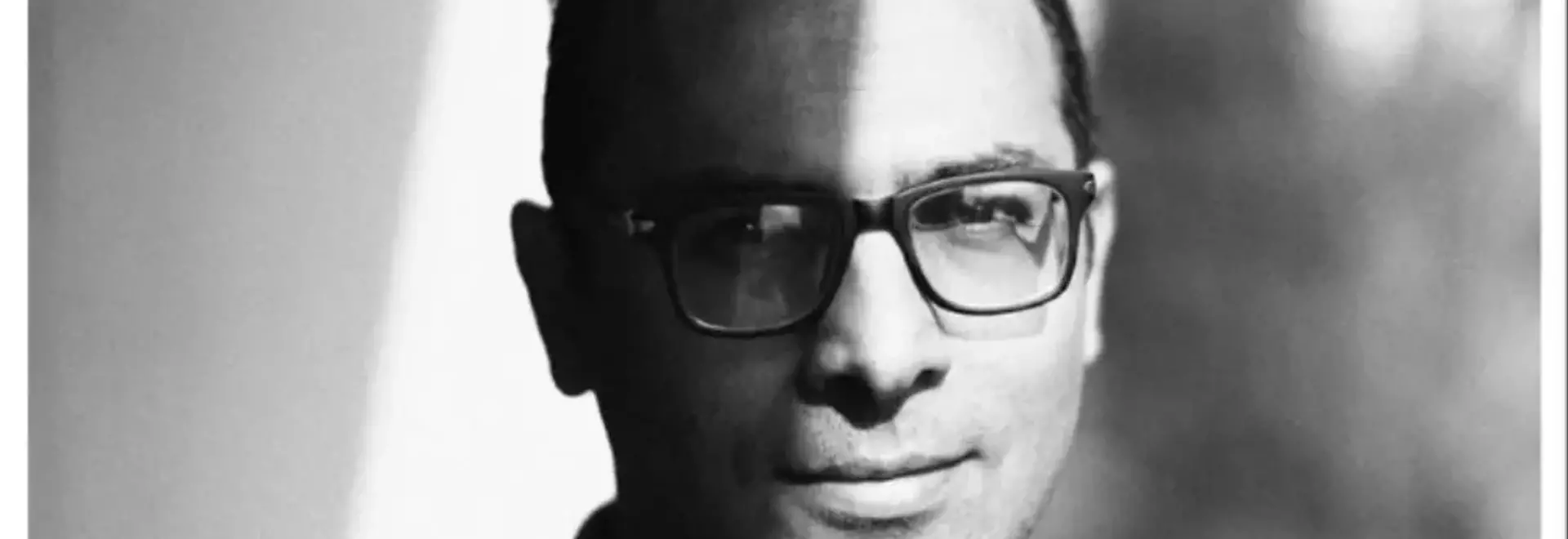 Iranian Director Ali Asgari Reflects on Hope Amidst Despair in 'A Bit of Light'