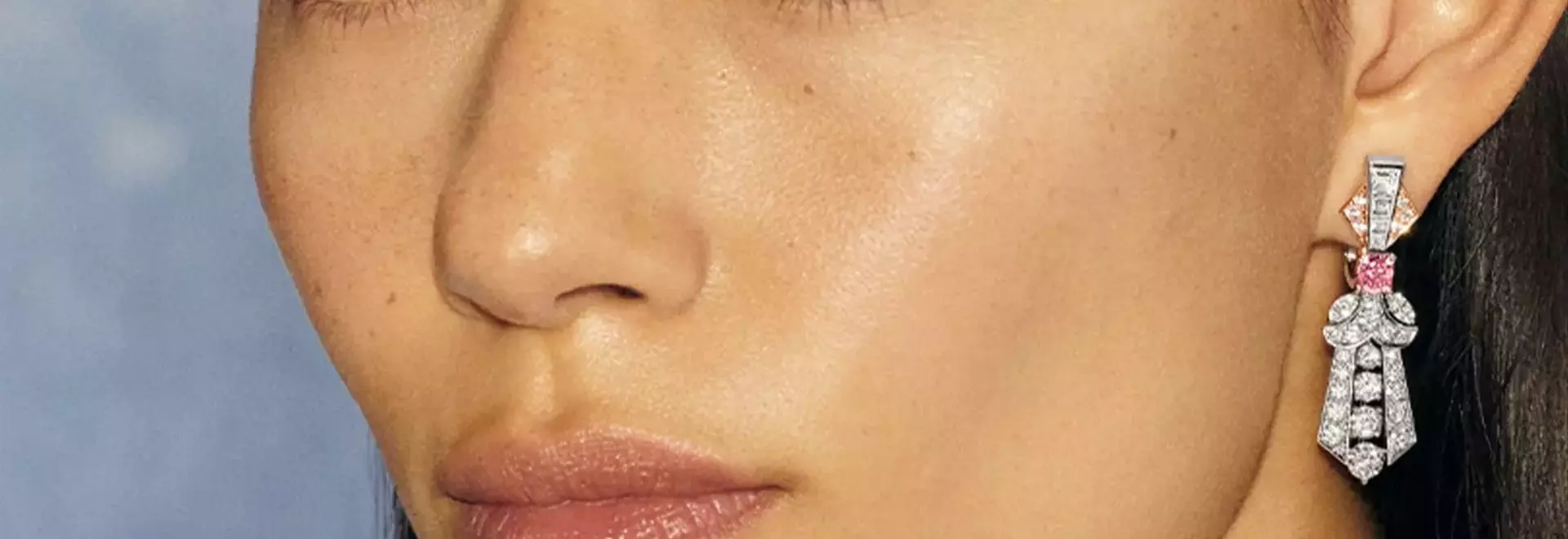 De Beers Unveils 'Vibrations' Collection at London Fashion Week, Highlighting Innovative Cabochon Cut and Ethical Sourcing