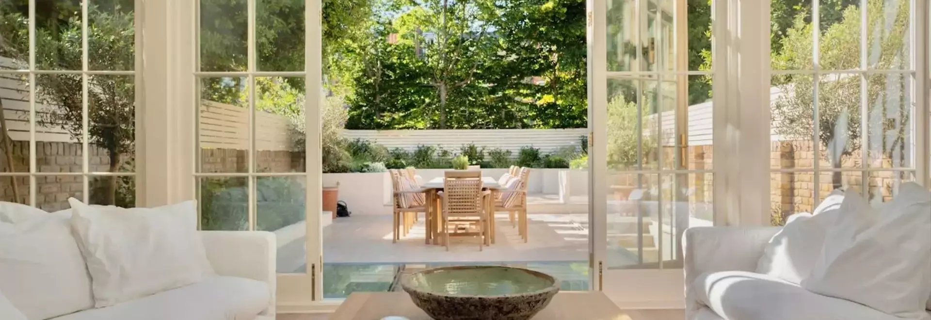 London Living: Discover Unique Airbnb Stays for an Authentic City Experience