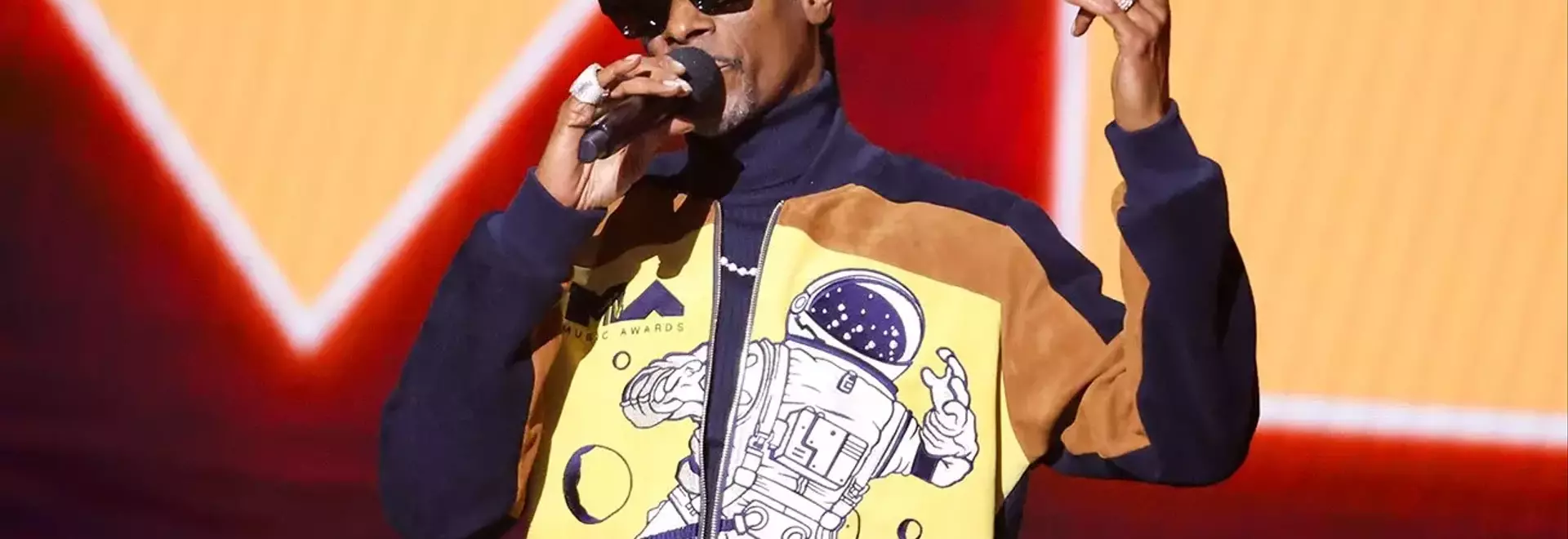 Snoop Dogg's Dynamic Hosting and Memorable Moments at the 2026 MTV VMAs