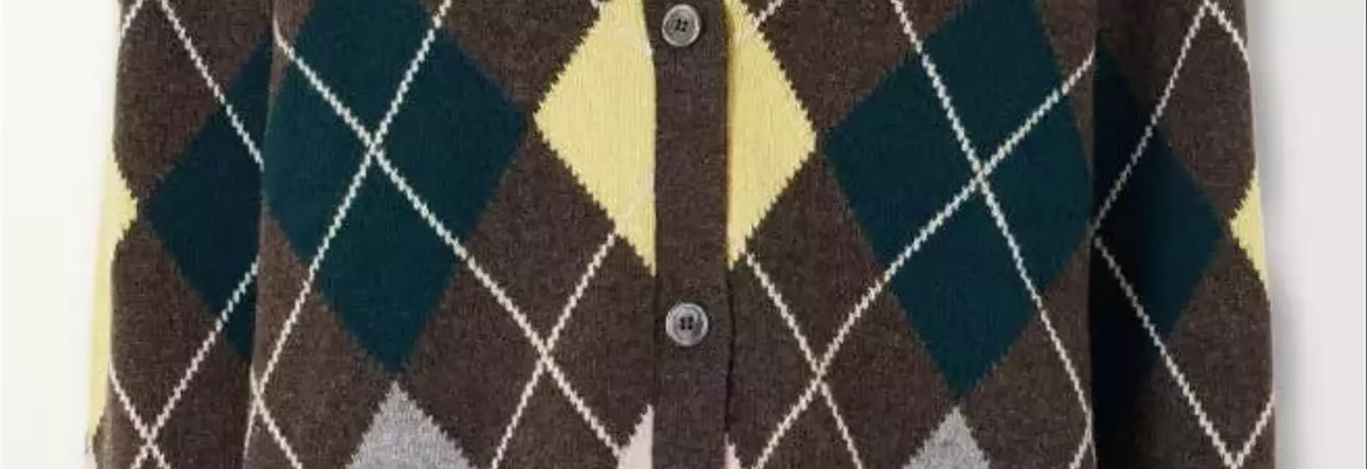Elevate Your Airport Style: The Essential Cardigan for Comfortable Travel