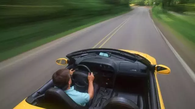 The Revolutionary 1992 Lotus Elan: A Blend of Tradition and Innovation