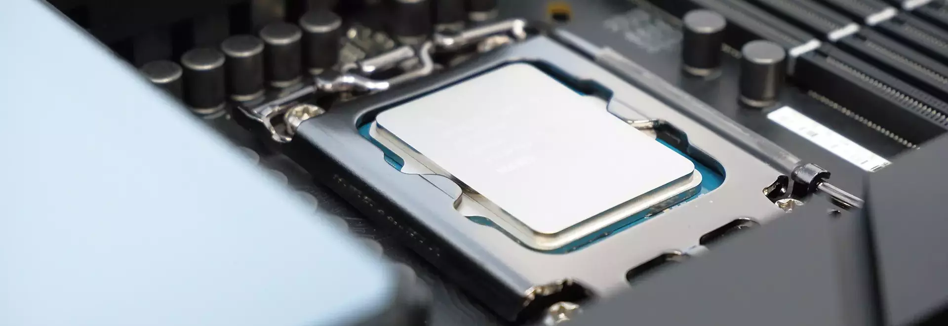 Intel Revitalizes LGA1700 Platform with Upcoming CPU Releases and DDR4 Support