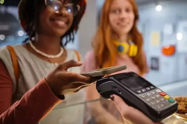 Raising Money-Savvy Kids in a Cashless World