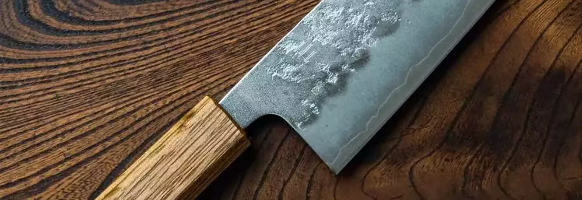 The Ultimate Guide to Santoku Knives: Precision and Versatility in Your Kitchen