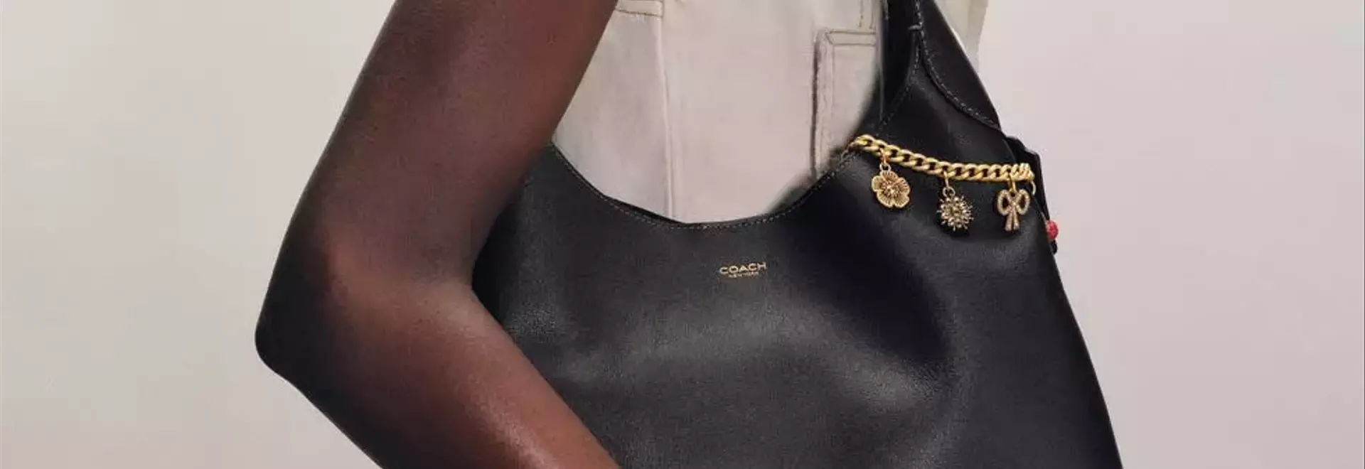 Effortless Day-to-Night Style: Mastering the Art of Seamless Transitions with the Right Accessories